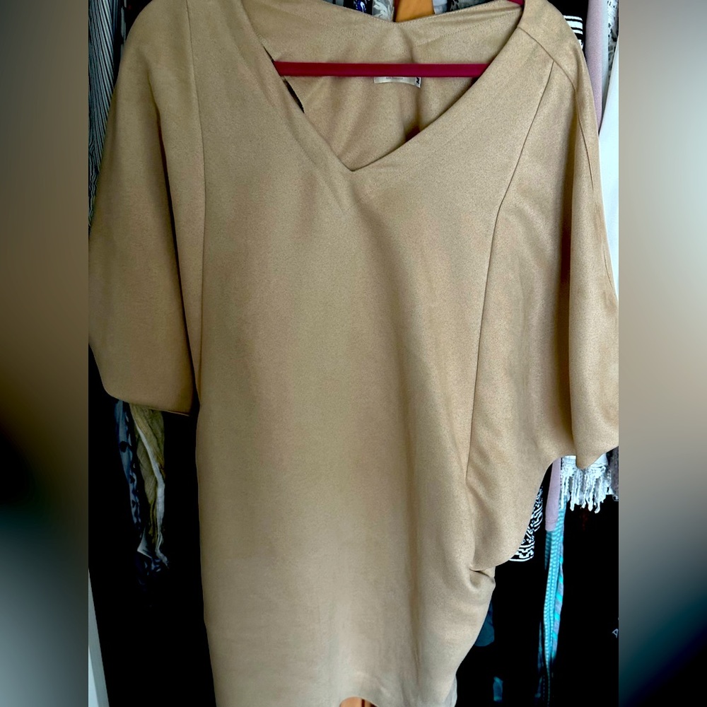 Beautiful Amy Kuschel piece. Tan/beige